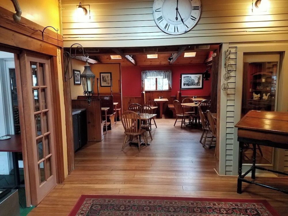 CEDAR CREST INN 16/24