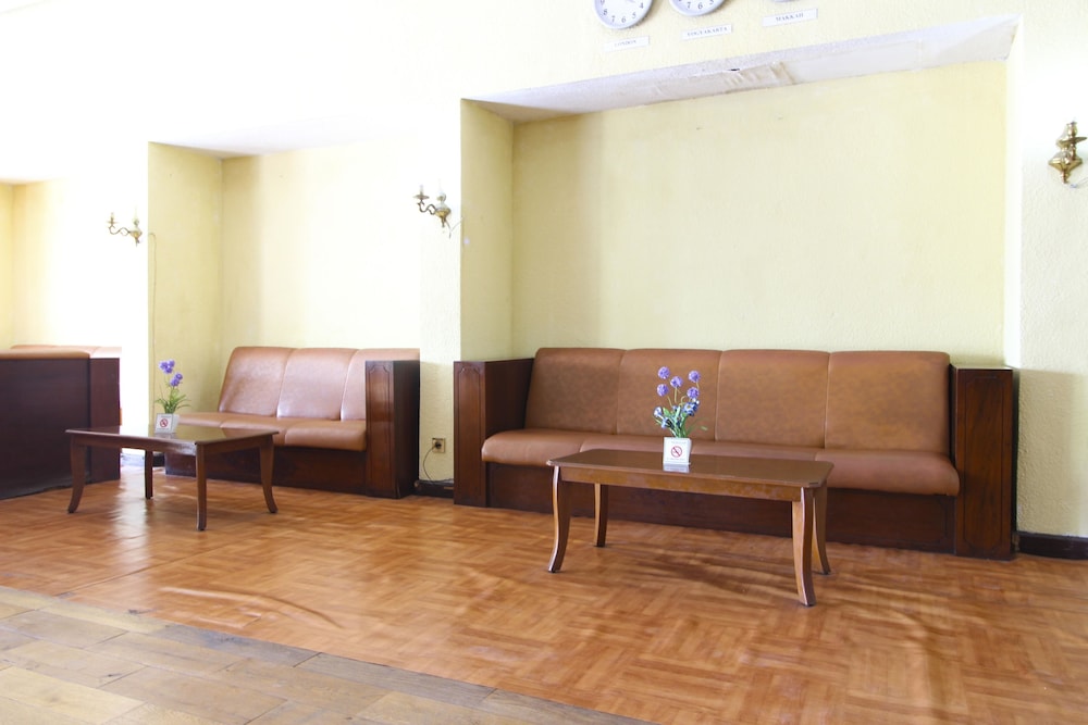 Sriwedari Yogyakarta Hotel 24/32