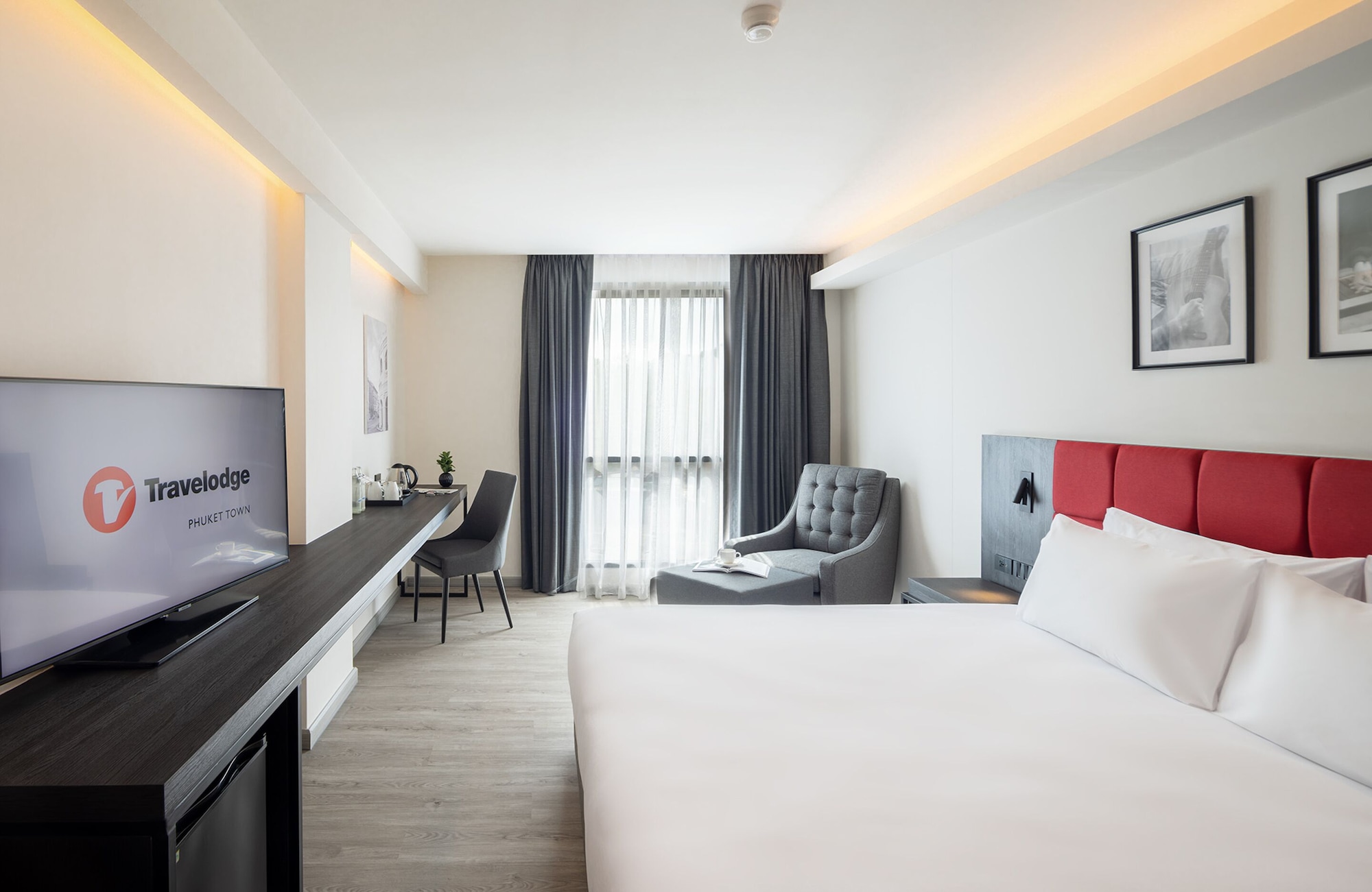 SUPERIOR, DOUBLE OR TWIN BED