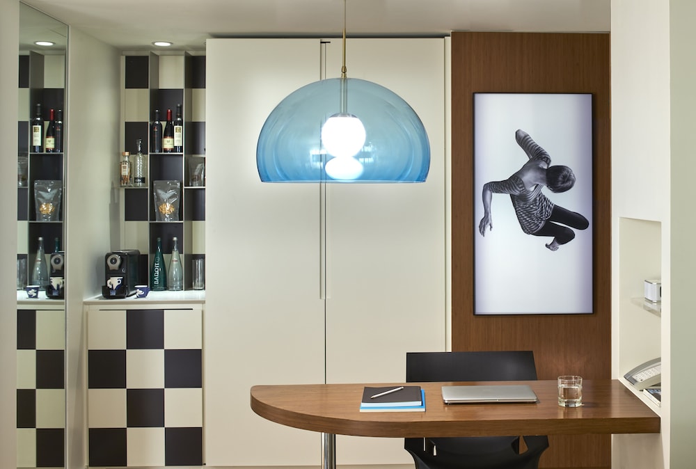 The Valorian Los Angeles, Curio Collection by Hilton 63/87