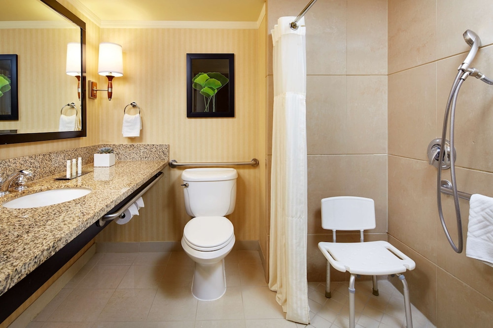 DoubleTree by Hilton Hotel LAX - El Segundo 23/84