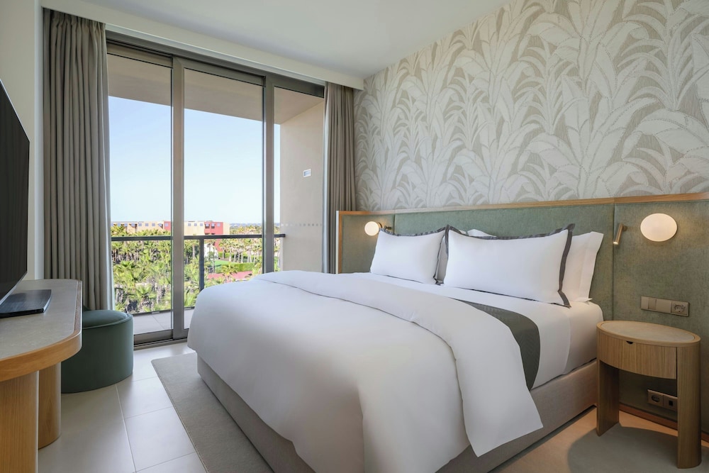 Junior Suite, King Bed, Resort View, Sofa, Balcony