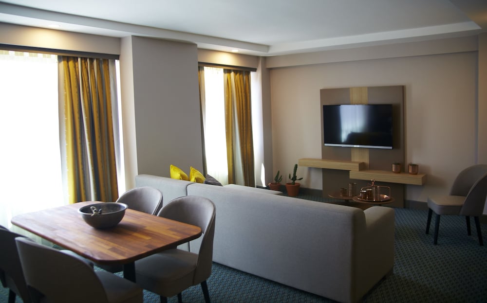 Tophane Suites 23/39