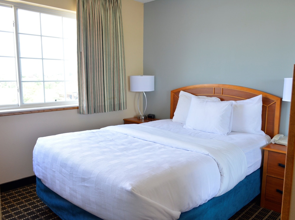 MainStay Suites Dubuque at Hwy 20 13/36