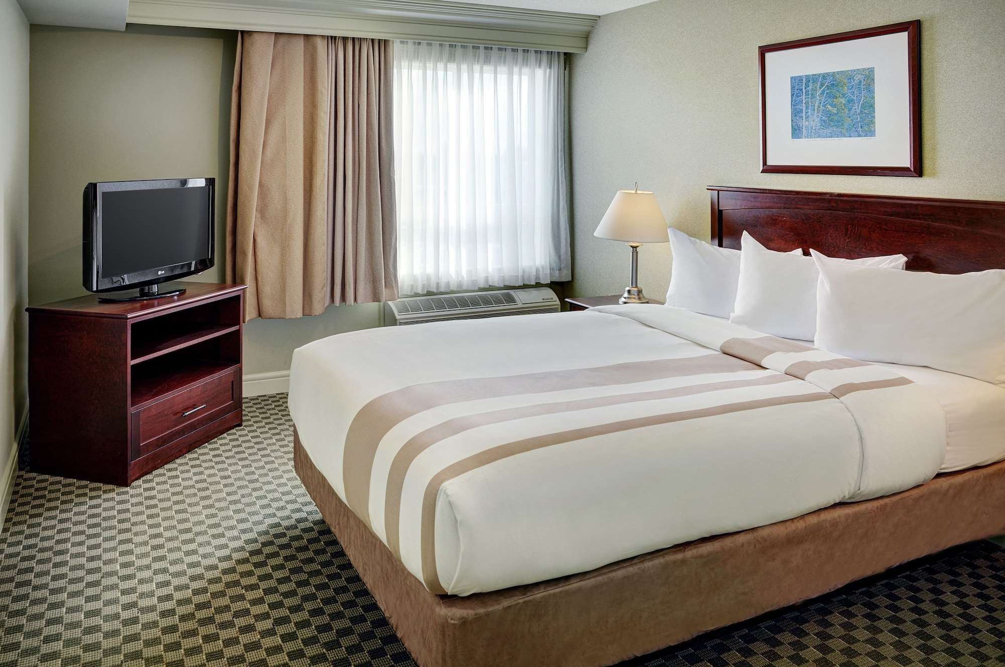 EXECUTIVE, QUEEN BED