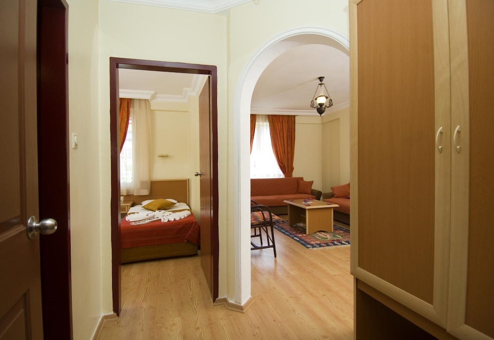 My Home Aparthotel 36/38