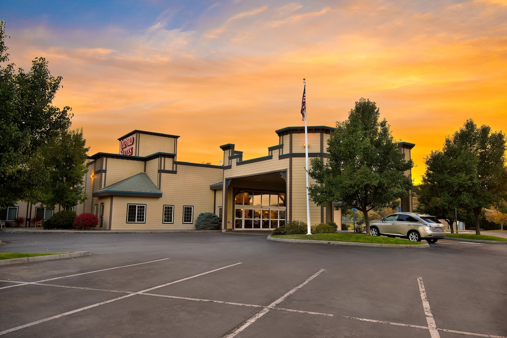 Oxford Suites Pendleton 1/54