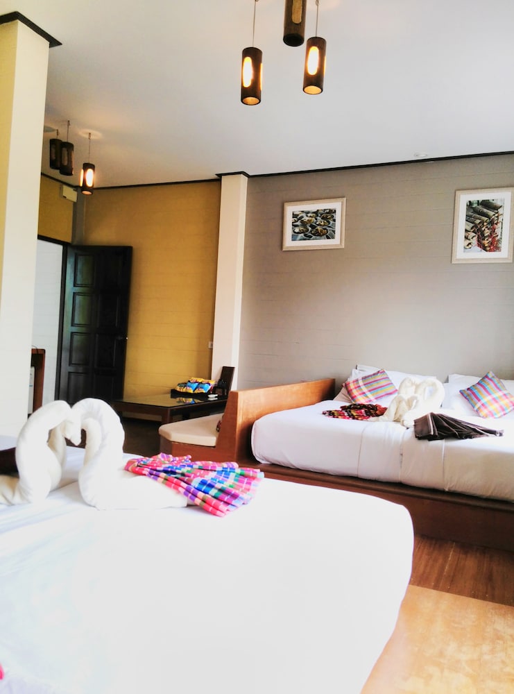 Thanicha Resort Amphawa 13/72