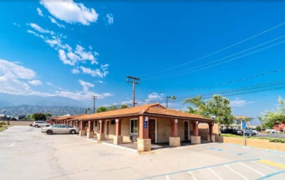 Oak Park Motel 1/28