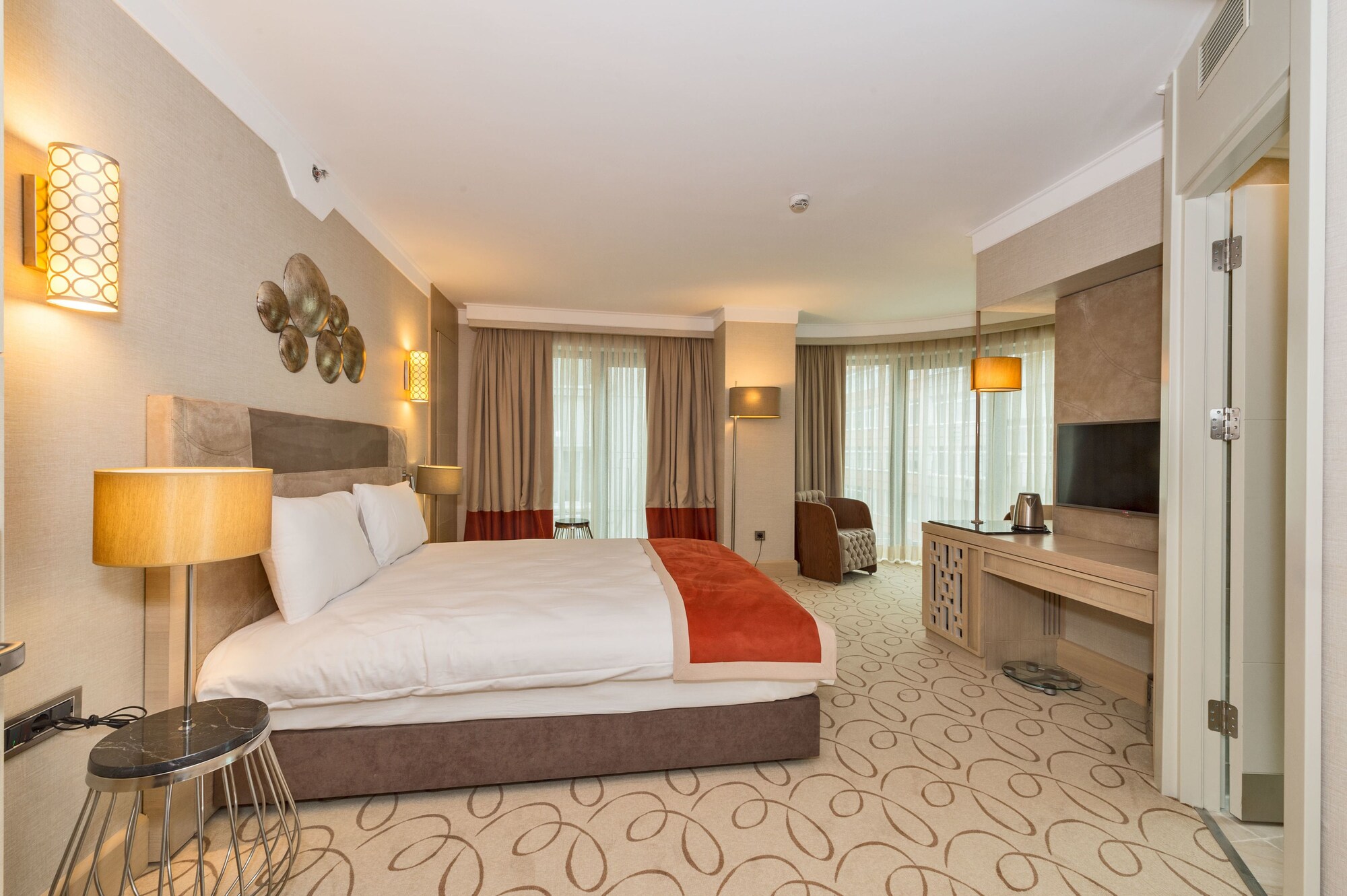 SUPERIOR ROOM