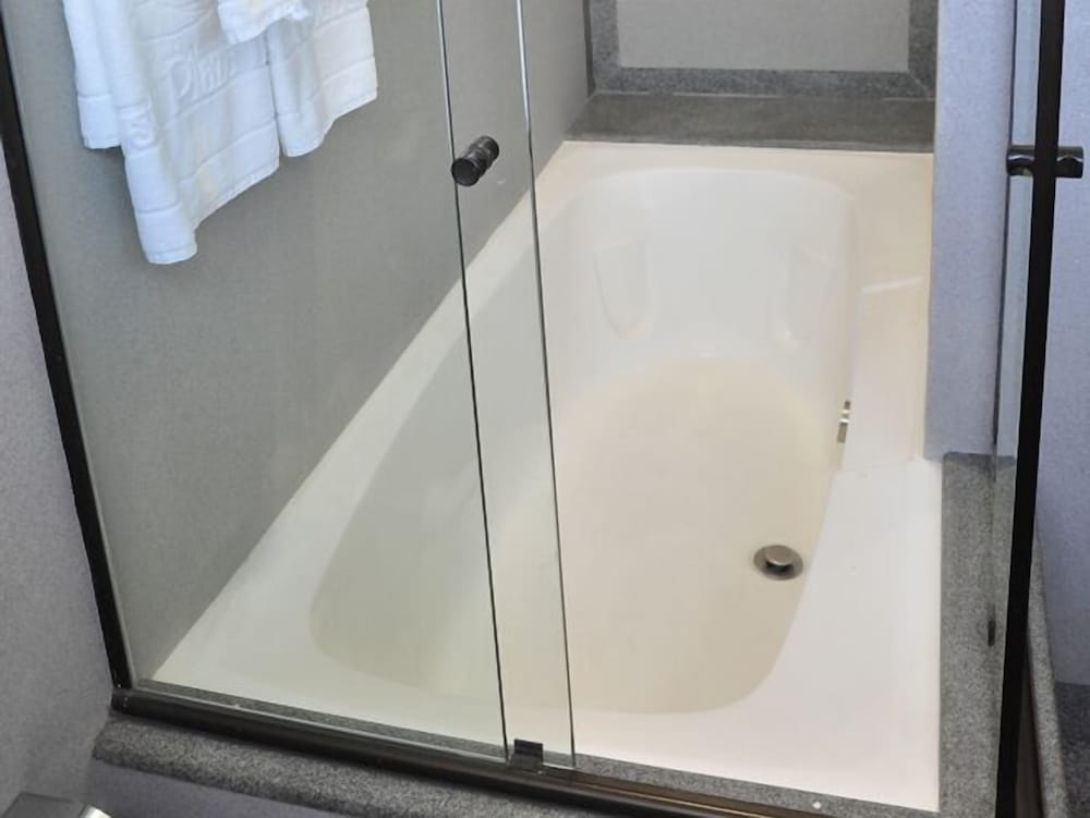 Crystal Plaza Hotel 47/47