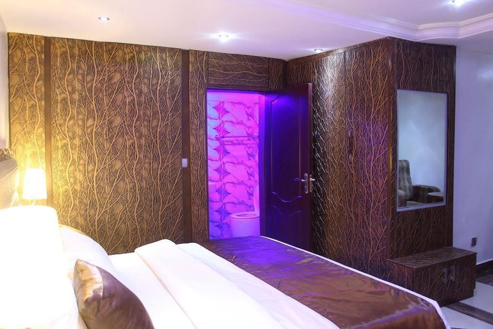 E-Suite Hotel 18/37