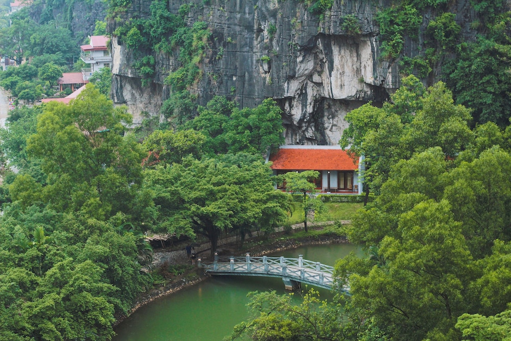 Mua Cave Ecolodge 12/72