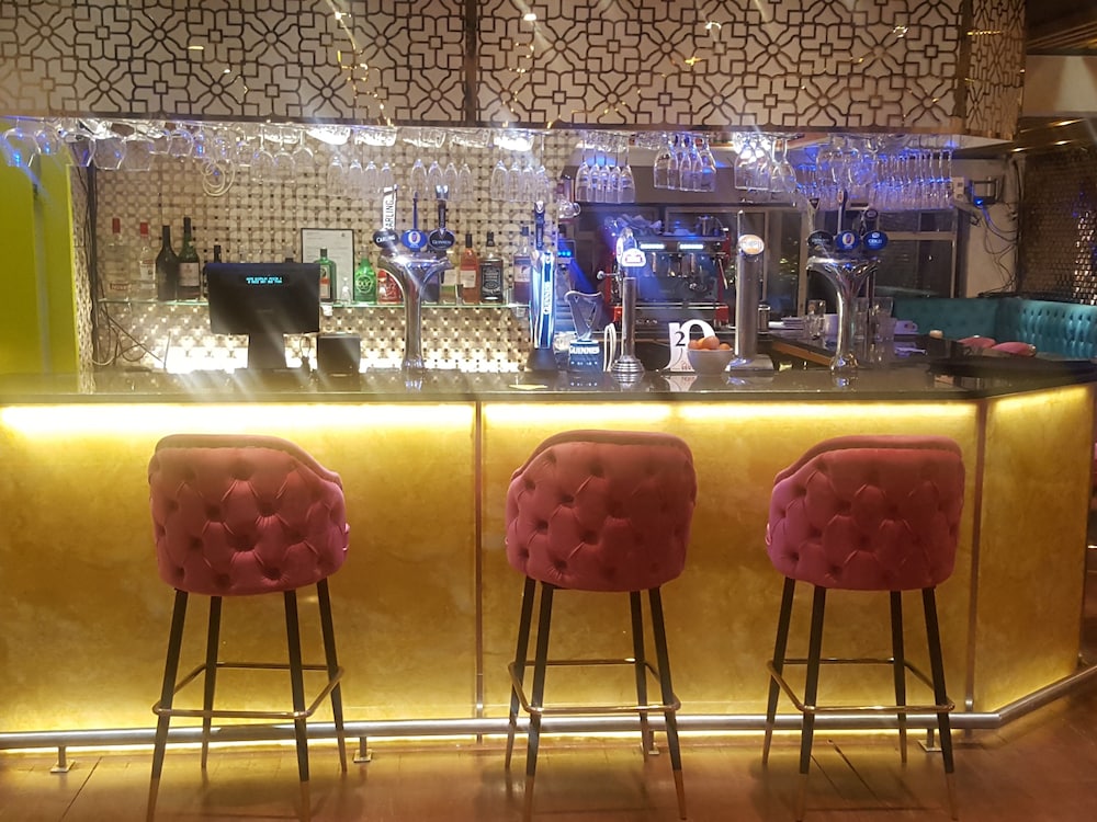 Heathrow Inn 49/56