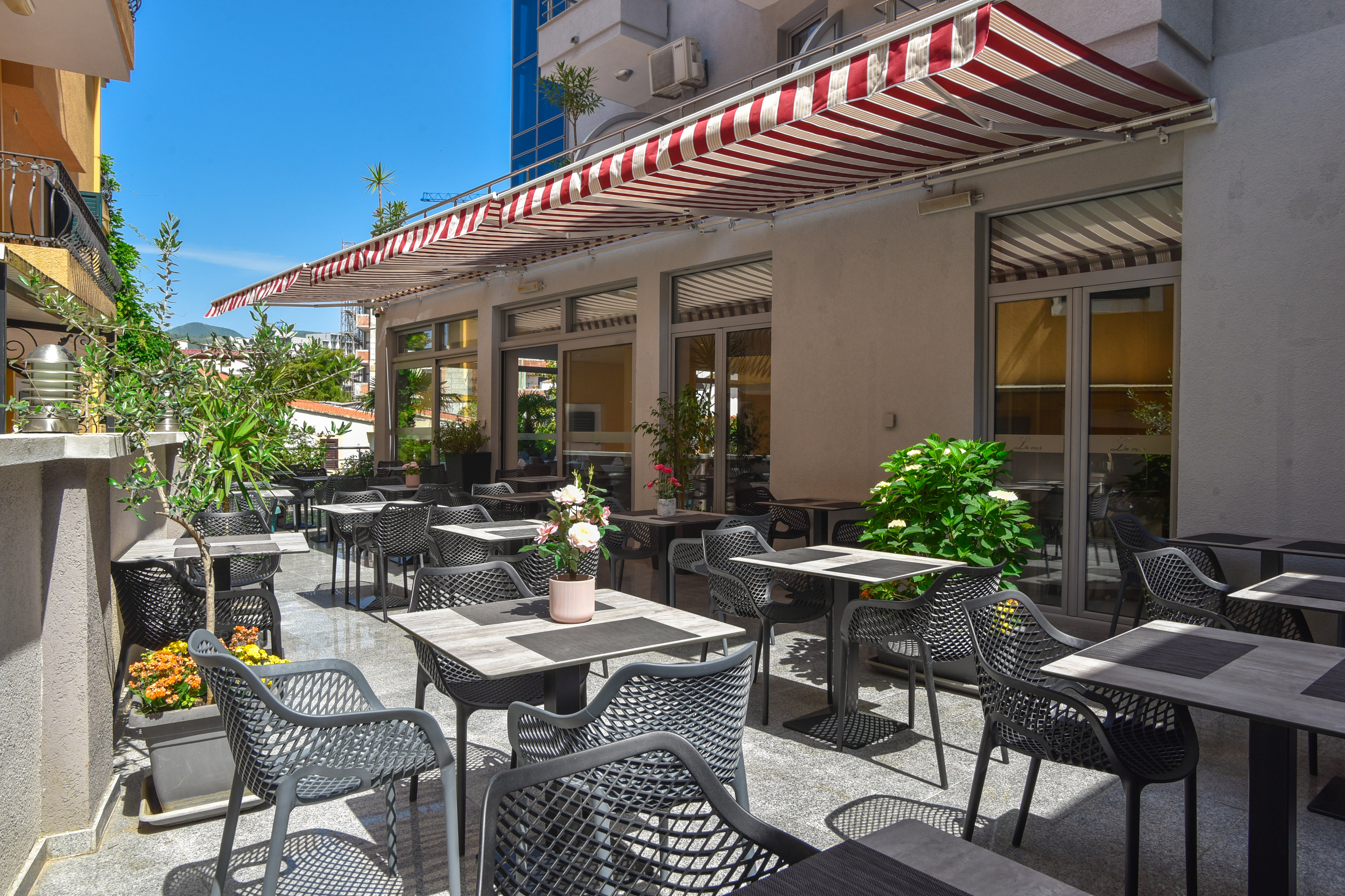 Hotel La Mer 48/65