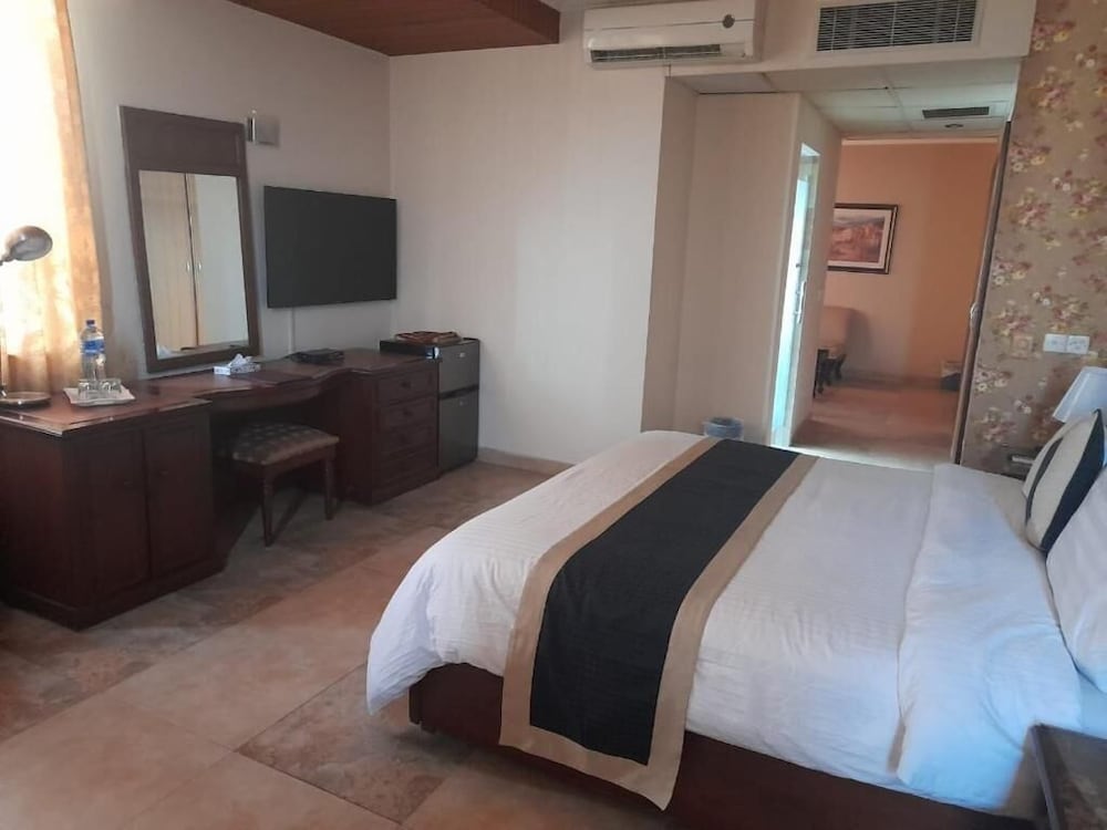 Shalimar Tower Hotel Lahore 29/50