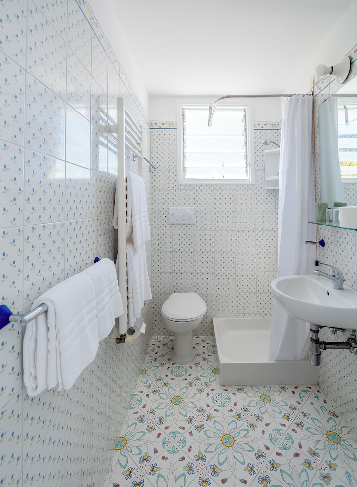 Hotel Carmencita 50/52