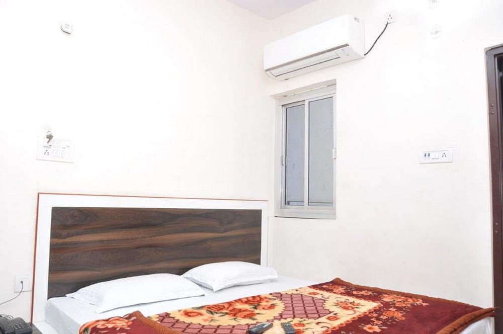 DELUXE, DOUBLE BED