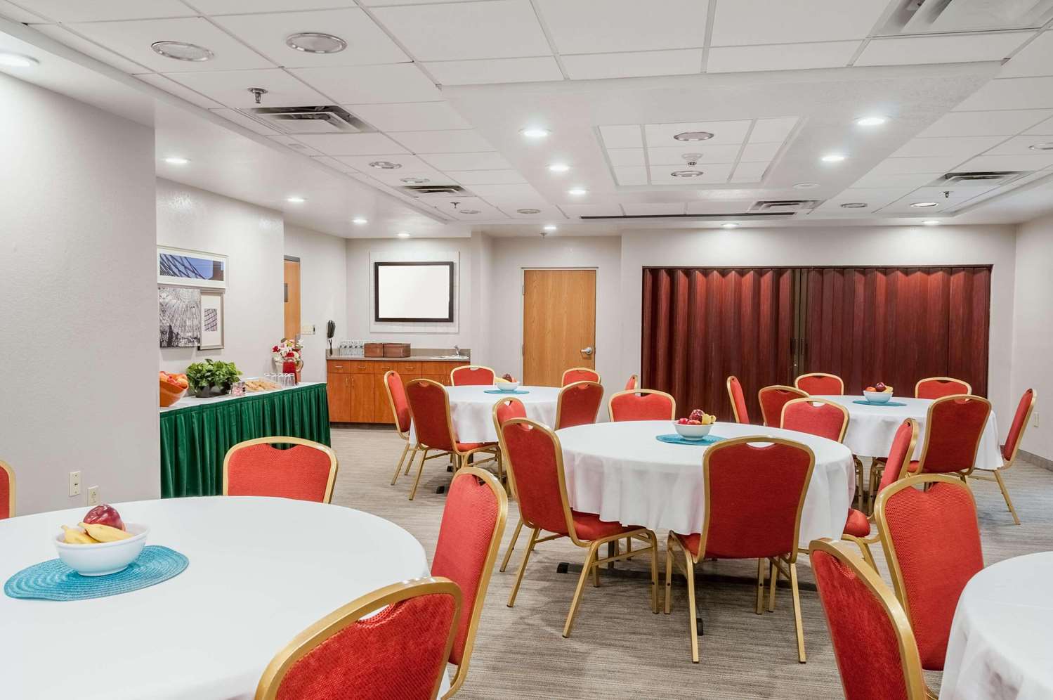 Country Inn and Suites By Radisson Cookeville TN 40/48