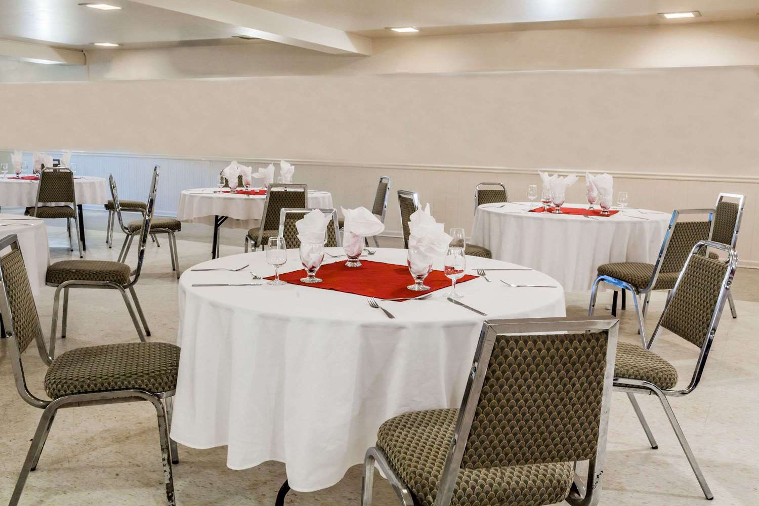 Super 8 By Wyndham Kirkland Lake 13/15
