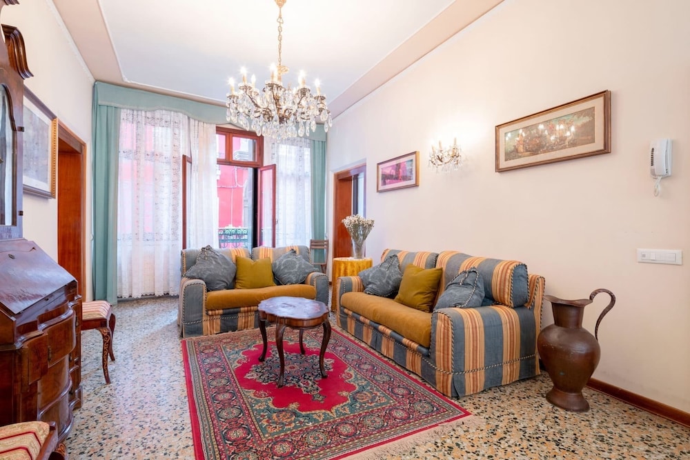 The Arsenal Large Apartment 24/47