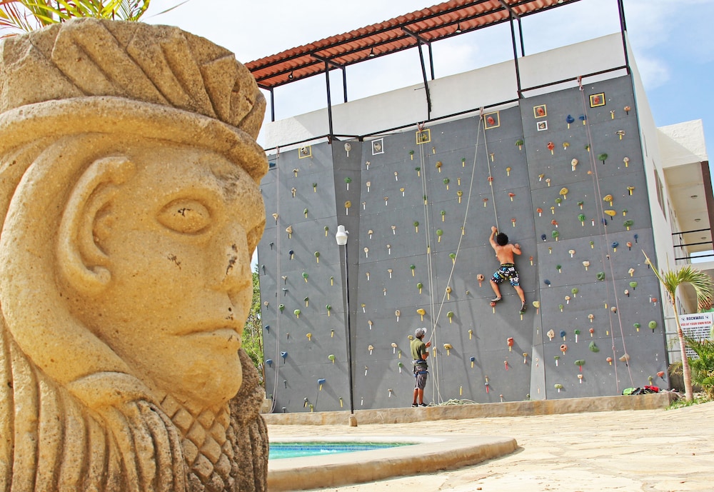 Surf Ranch Hotel & Resort 14/68