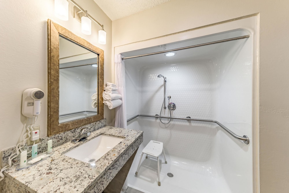 QUALITY INN ALLEN - PLANO EAST 14/37
