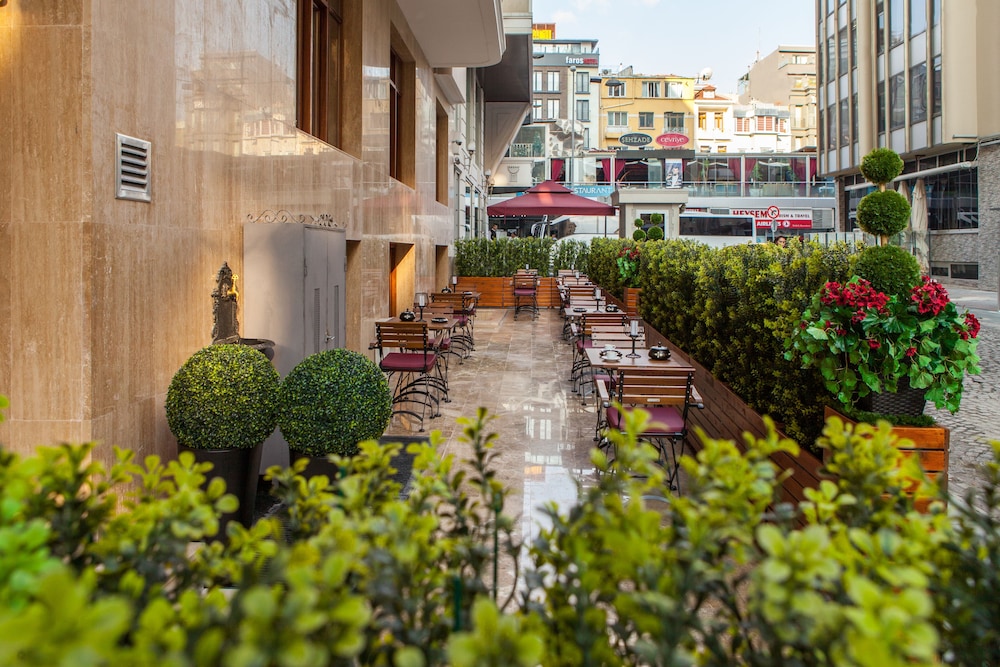 Ferman Hilal Hotel 60/63