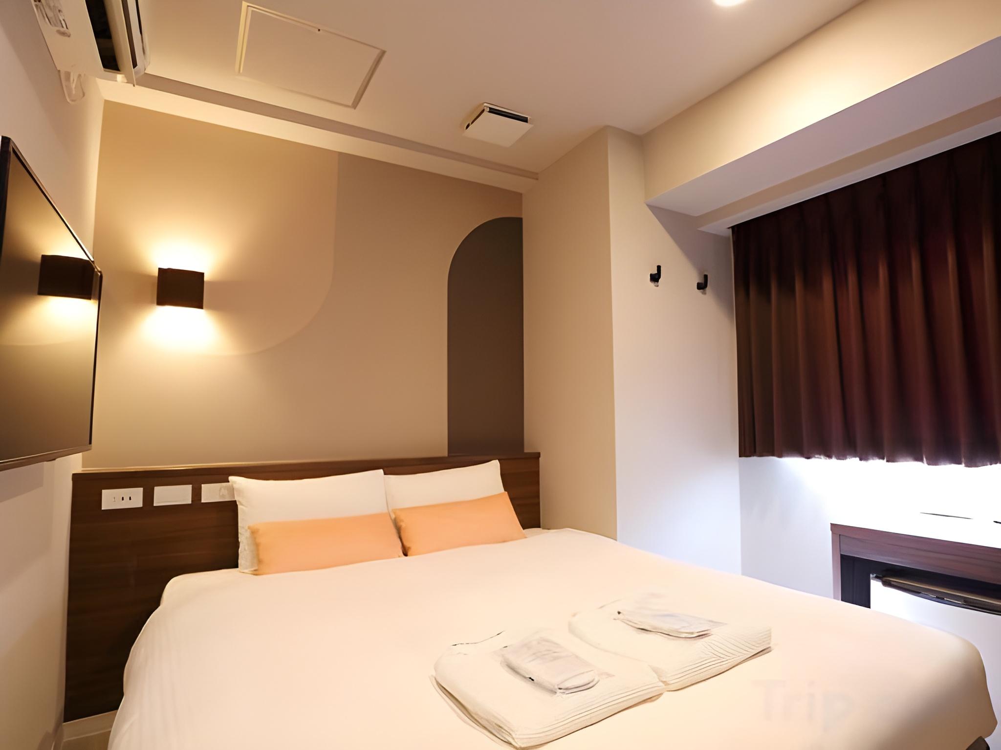 Room, Semi Double Bed