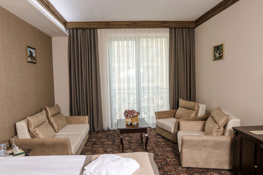 Konyak Hotel 38/62
