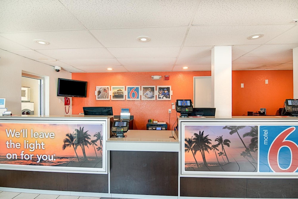 Motel6 Ventura, CA - Beach 9/58