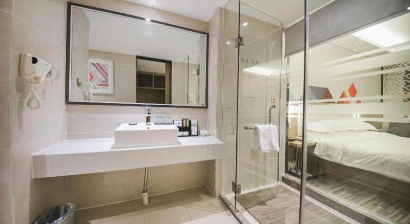 Borrman Hotel Guilin North Railway Station Hengda Square 47/49