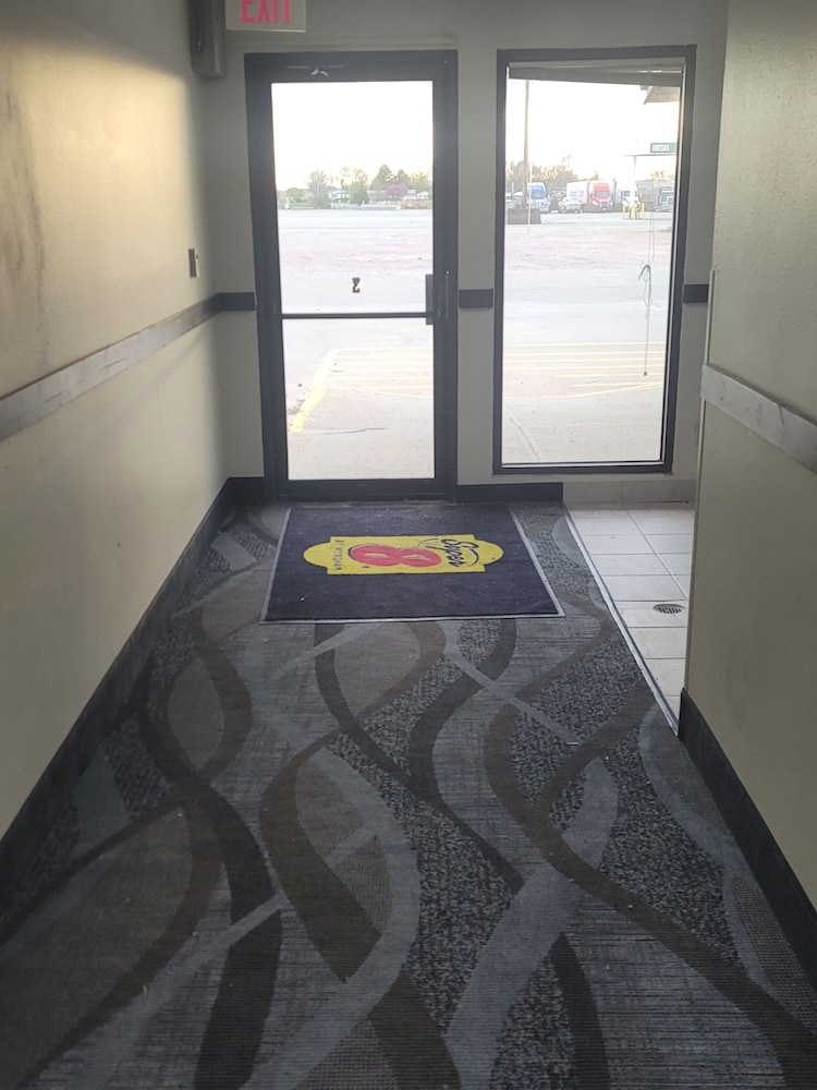 Super 8 by Wyndham Valentine NE 54/63