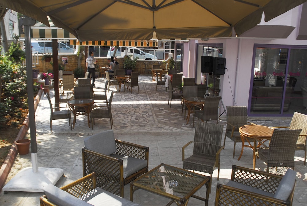 Rosella Hotel 36/62