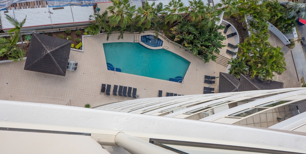 Broadbeach Savannah Hotel And Resort 8/80