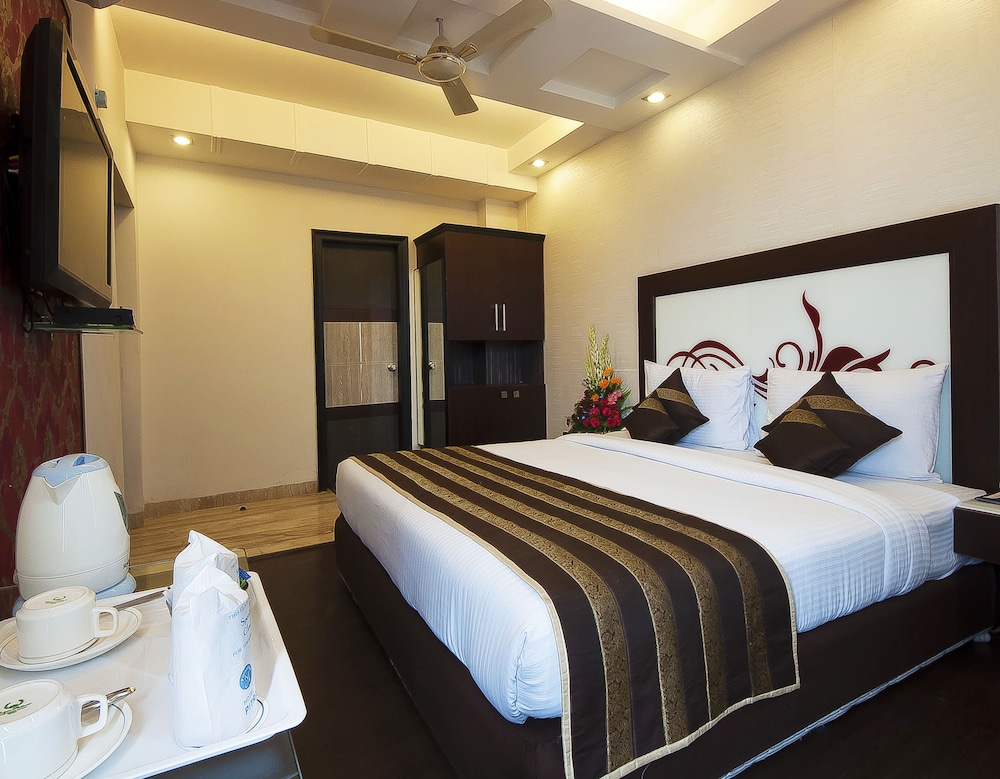 Hotel Pitrashish Premium 14/42