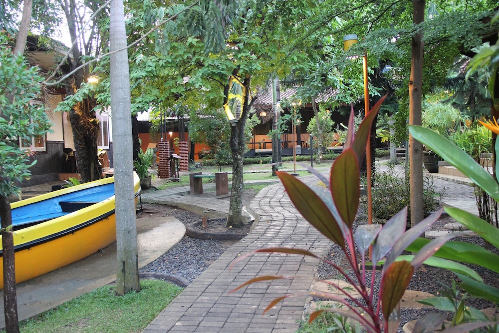 Bamboe Inn Homestay 33/36