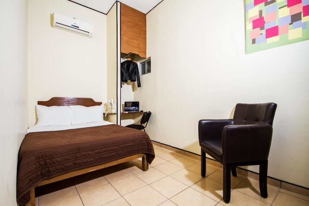 Hotel Mateos 1215 24/42