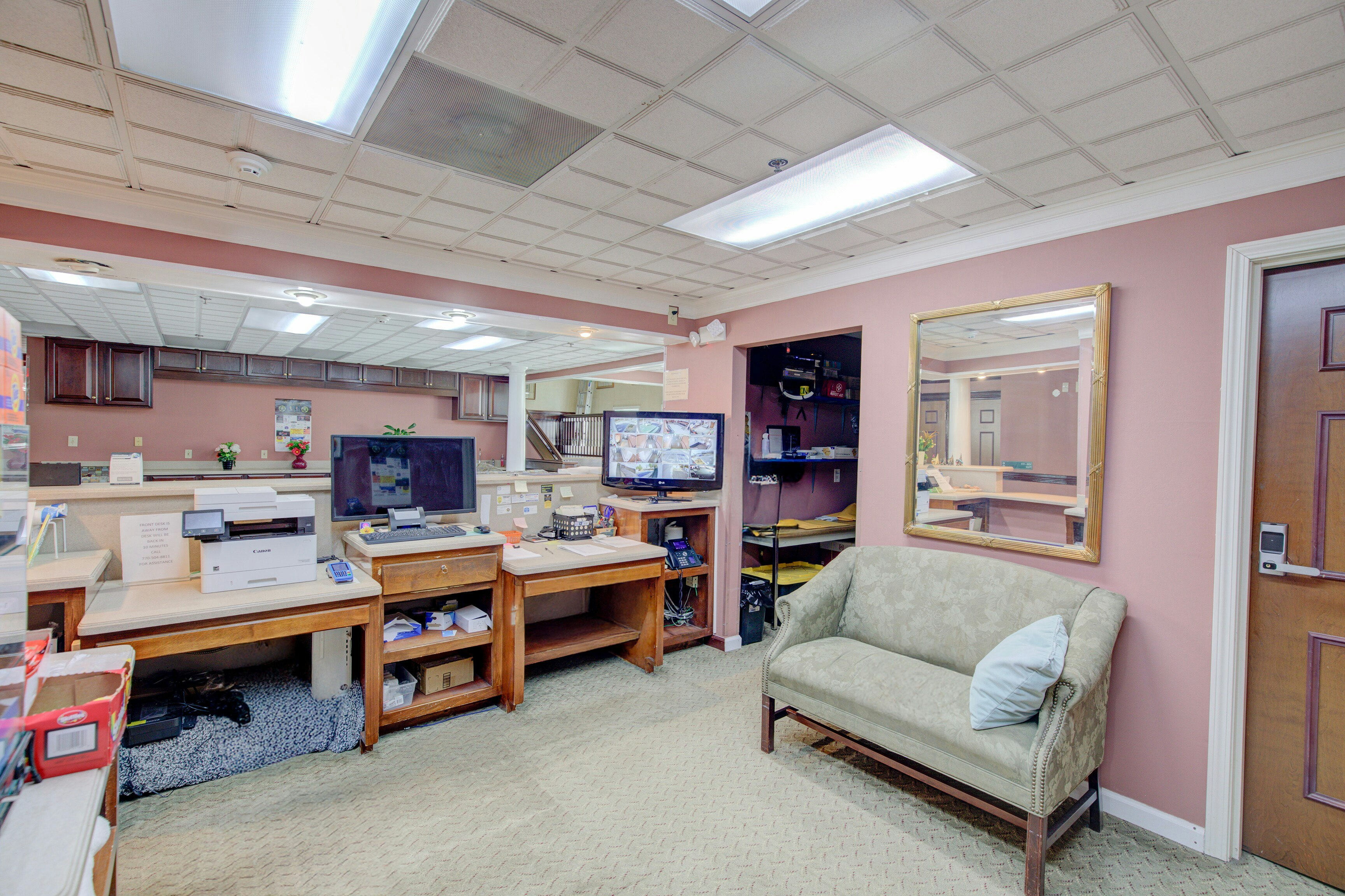 Plantation Inn & Suites Near Locust Grove I 75 23/34