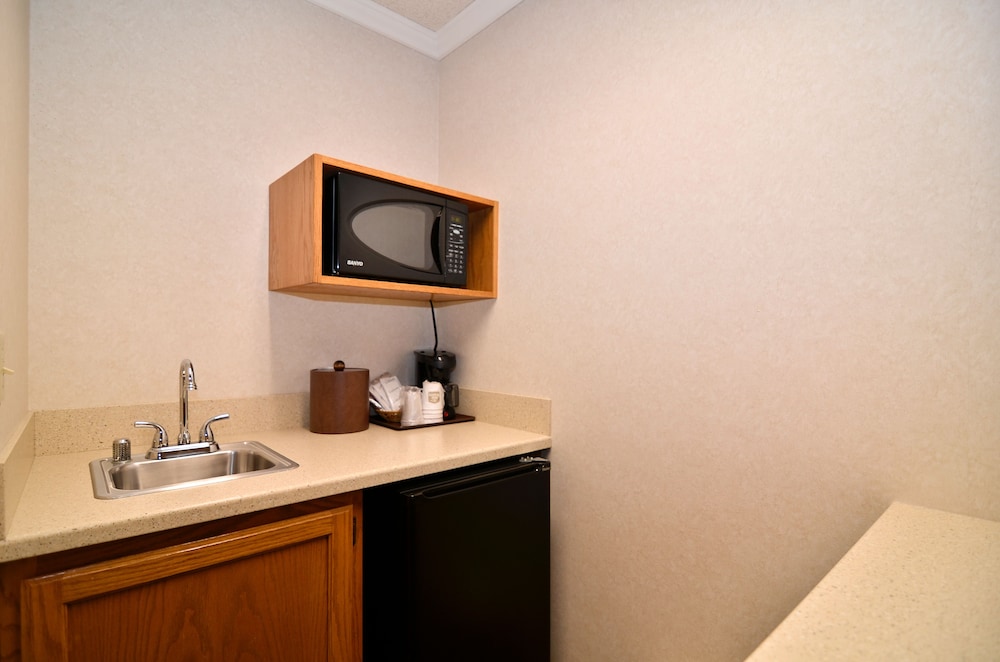 Best Western Inn & Suites Ontario 33/33