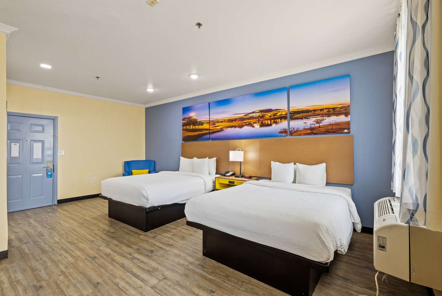 Days Inn and Suites by Wyndham Euless DFW Airport South 29/57