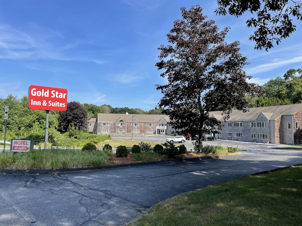 Gold Star Inn Suites 2/40