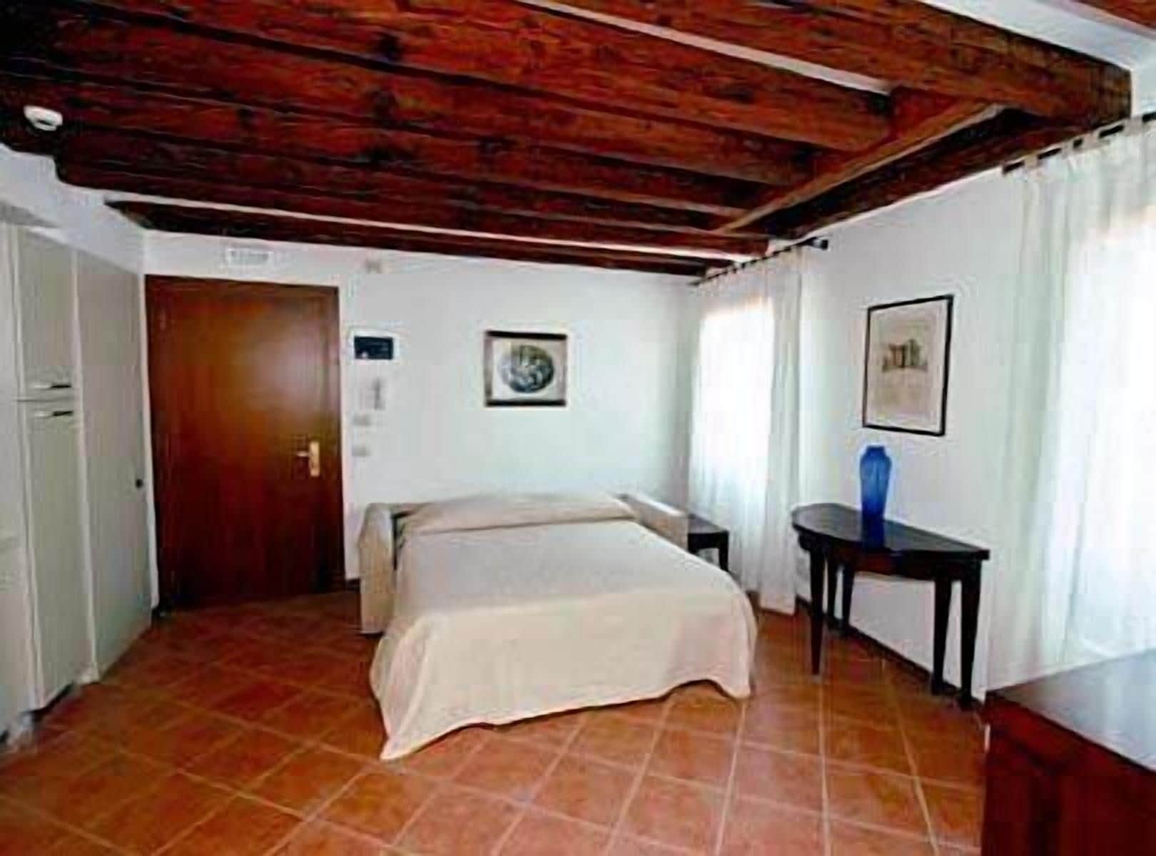 1 BEDROOM, CLASSIC, APARTMENT, PRIVATE BATHROOM