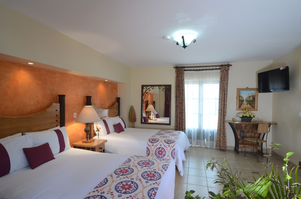 DELUXE, 2 DOUBLE BEDS