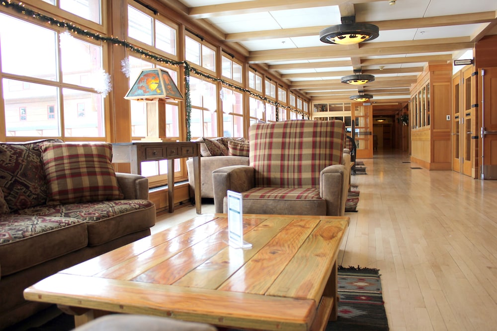 Old Faithful Snow Lodge & Cabins 22/37