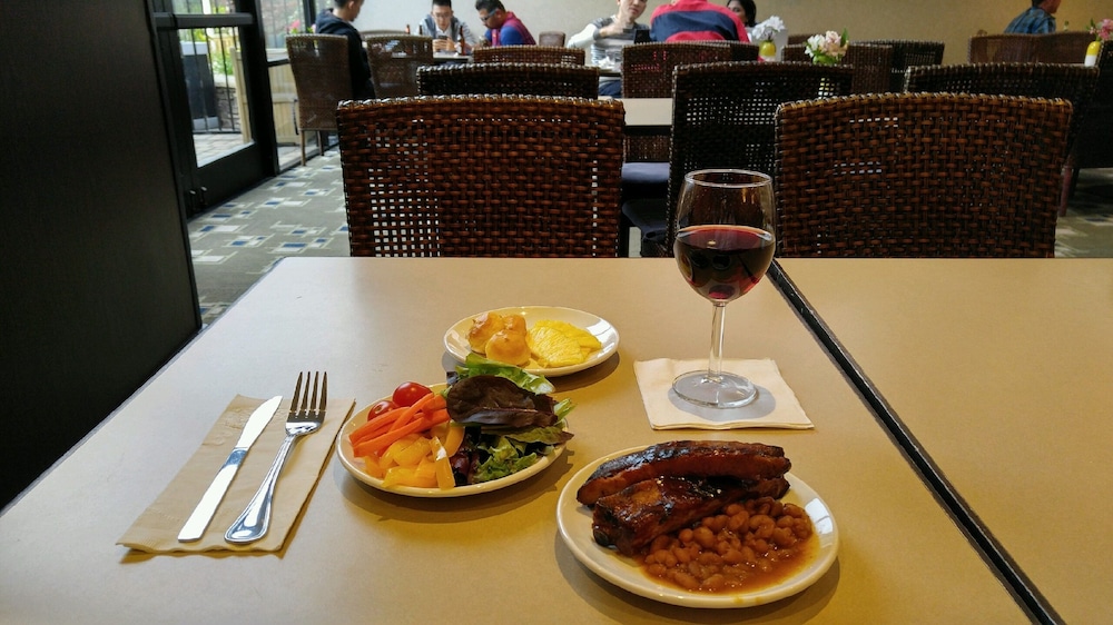 Maple Tree Inn 30/40