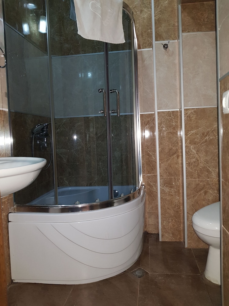 LUXURY, SUITE, MULTIPLE BEDS