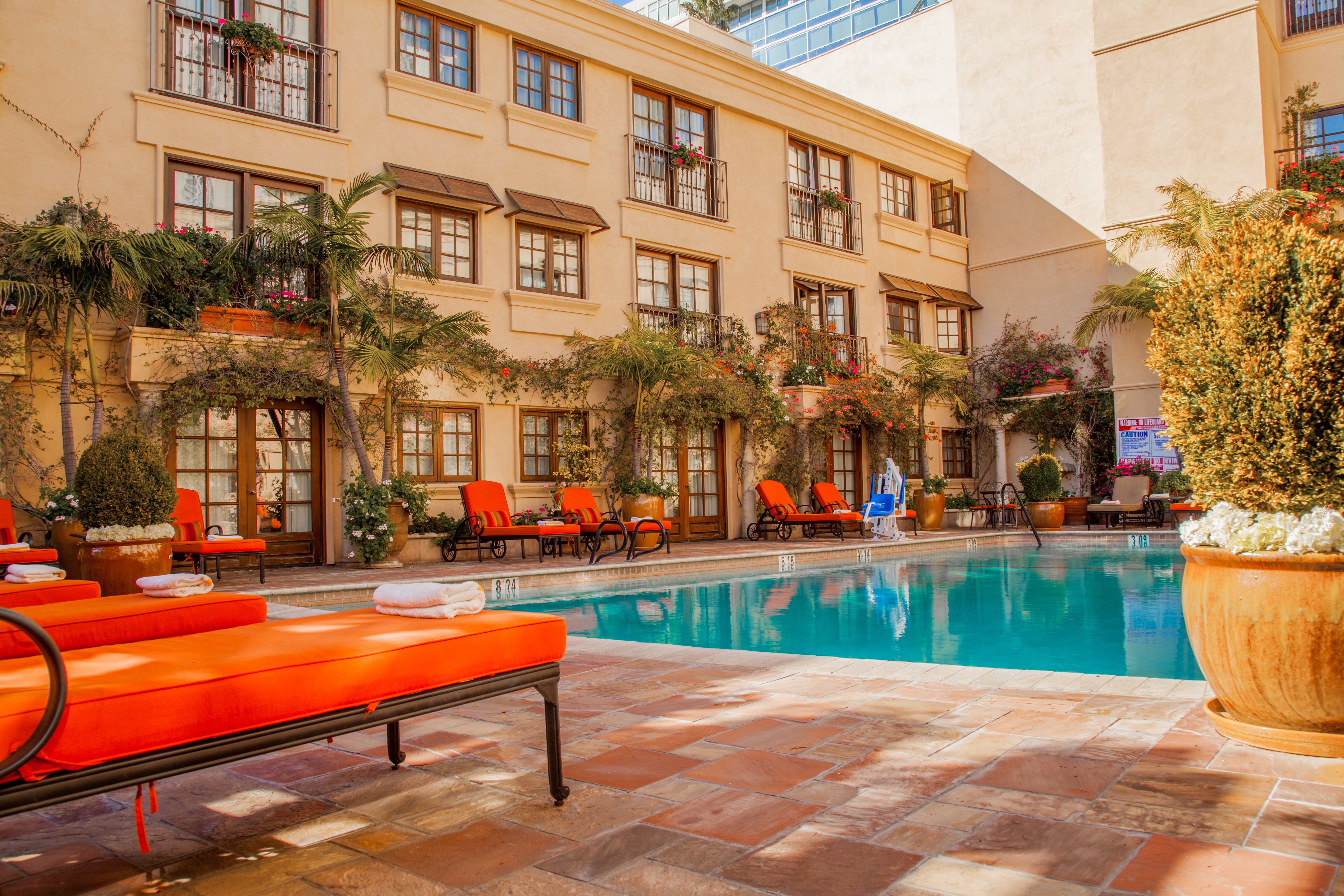 Best Western Plus Sunset Plaza Hotel 6/83