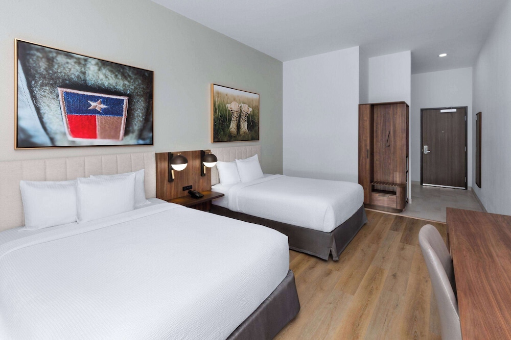 STANDARD, 2 QUEEN BEDS