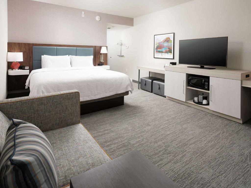 ROOM, KING BED, SOFA, ACCESSIBLE